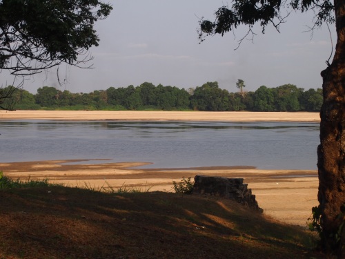 Il fiume Ogooué in Lambarené, Gabon